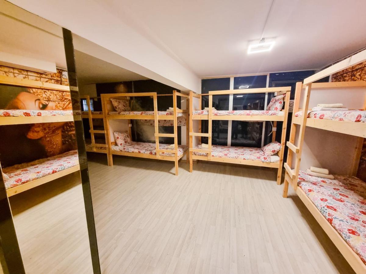 Unique City Hostel 100 Meters From Beach Ларнака Экстерьер фото