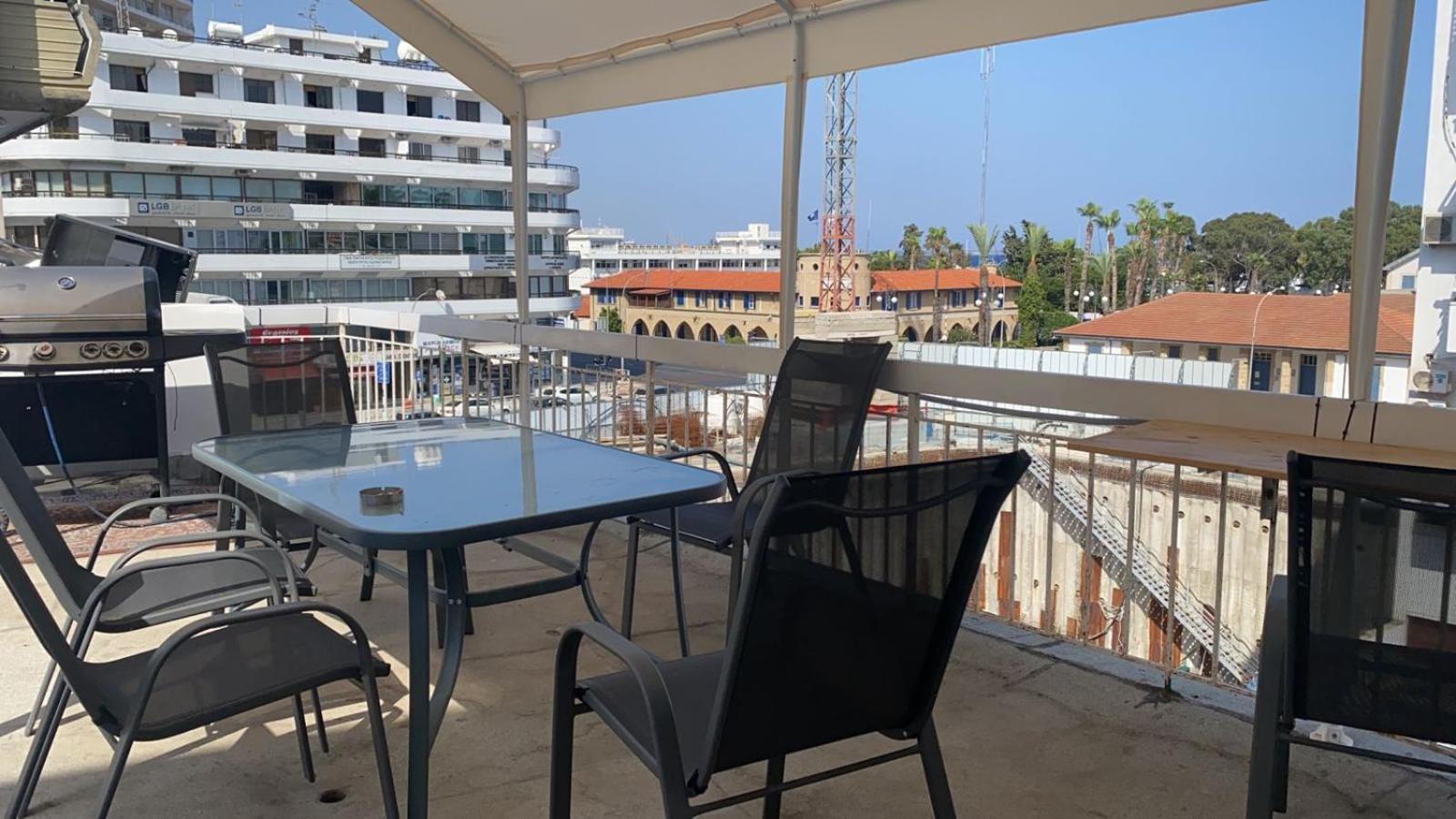 Unique City Hostel 100 Meters From Beach Ларнака Экстерьер фото